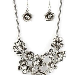 Ultra Rare 2012 Paparazzi LOP Empire Diamond Floral Statements Set